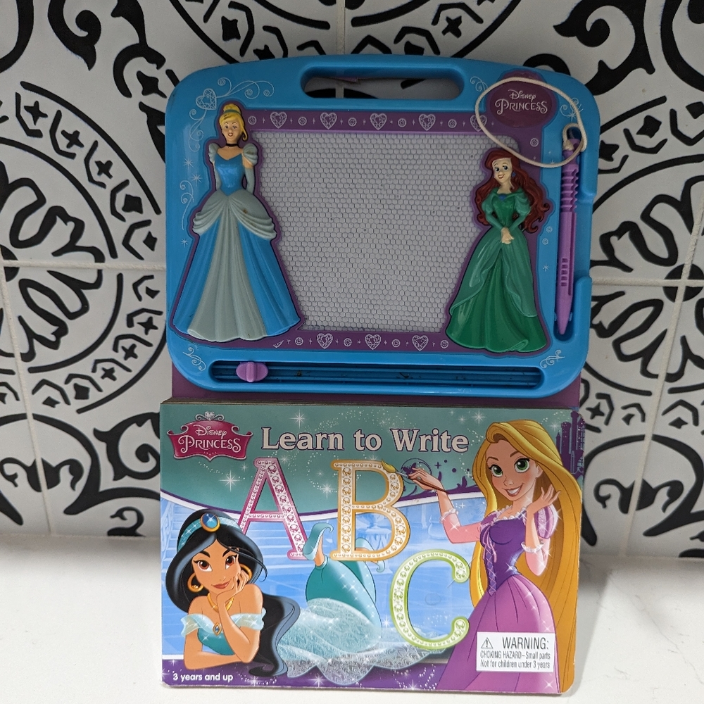 Disney Princess, Learn to Write with Magnetic Board/Pen (2014 Phidal Publishing)